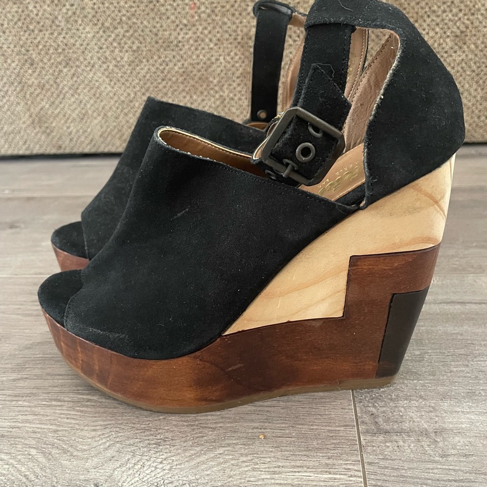 Inkkas Black Wedge Wooden Sandals